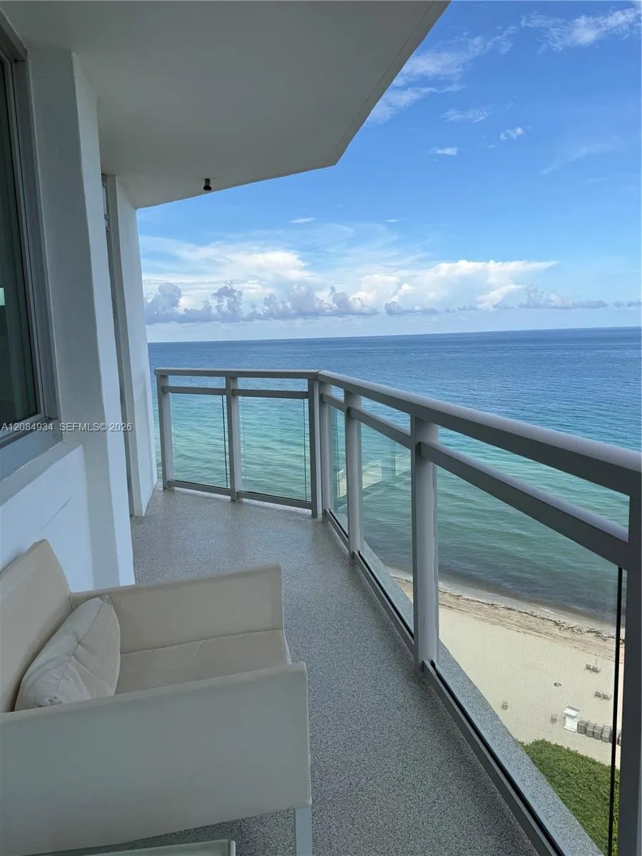 En Venta 7135 SE Collins Avenue 1806, Miami Beach, FL 33141, Miami Beach, FL 33141