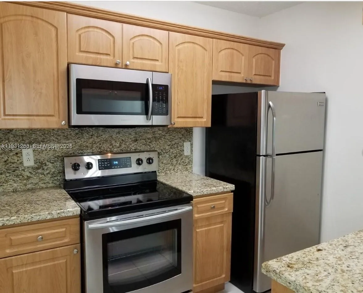 Foto de propiedad en 7141 SW 129th Avenue 4, Miami, FL 33183 Miami con MLS# 