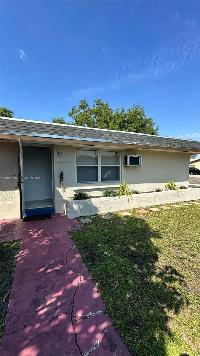Foto de propiedad en 715 SW 6th Street, Dania Beach, FL 33004 Dania Beach con MLS# 
