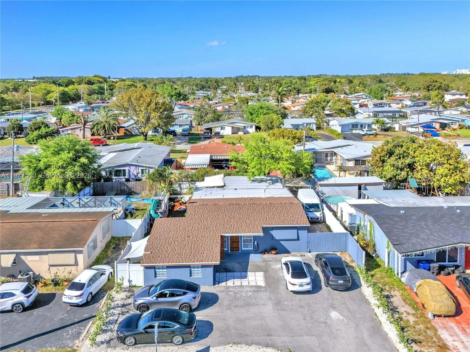 Foto de propiedad en 7151 Taft Street, Hollywood, FL 33024 Hollywood con MLS# 