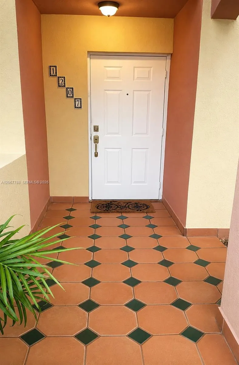 Foto de propiedad en 7155 NW 173rd Drive 1207, Hialeah, FL 33015 Hialeah con MLS# 