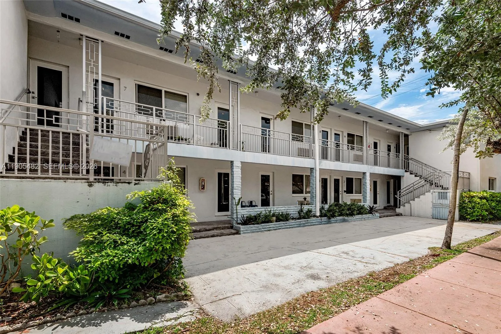 Foto de propiedad en 7155 Rue Notre Dame, Miami Beach, FL 33141 Miami Beach con MLS# 