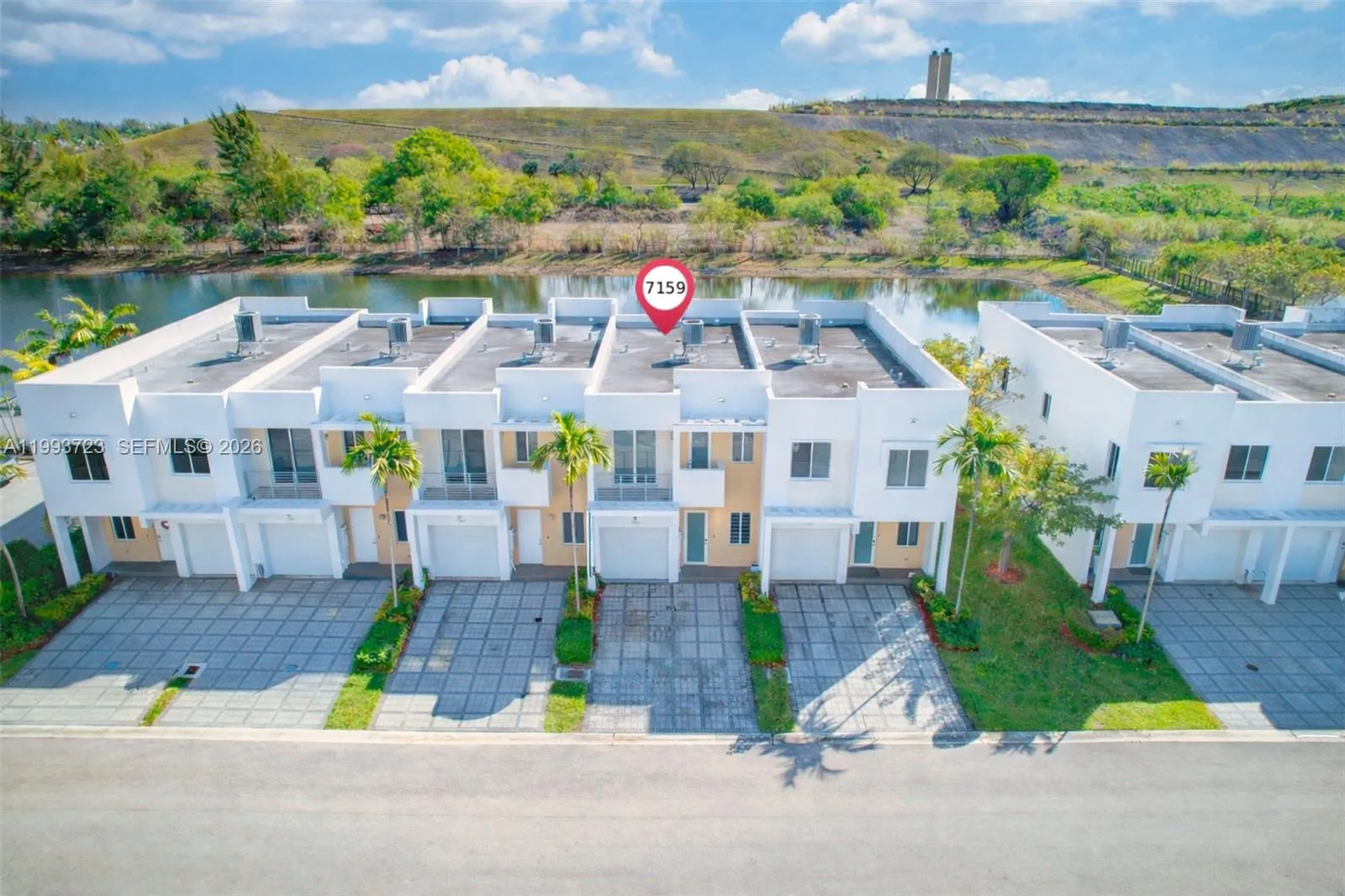 Foto de propiedad en 7159 NW 102nd Place, Doral, FL 33178 Doral con MLS# 