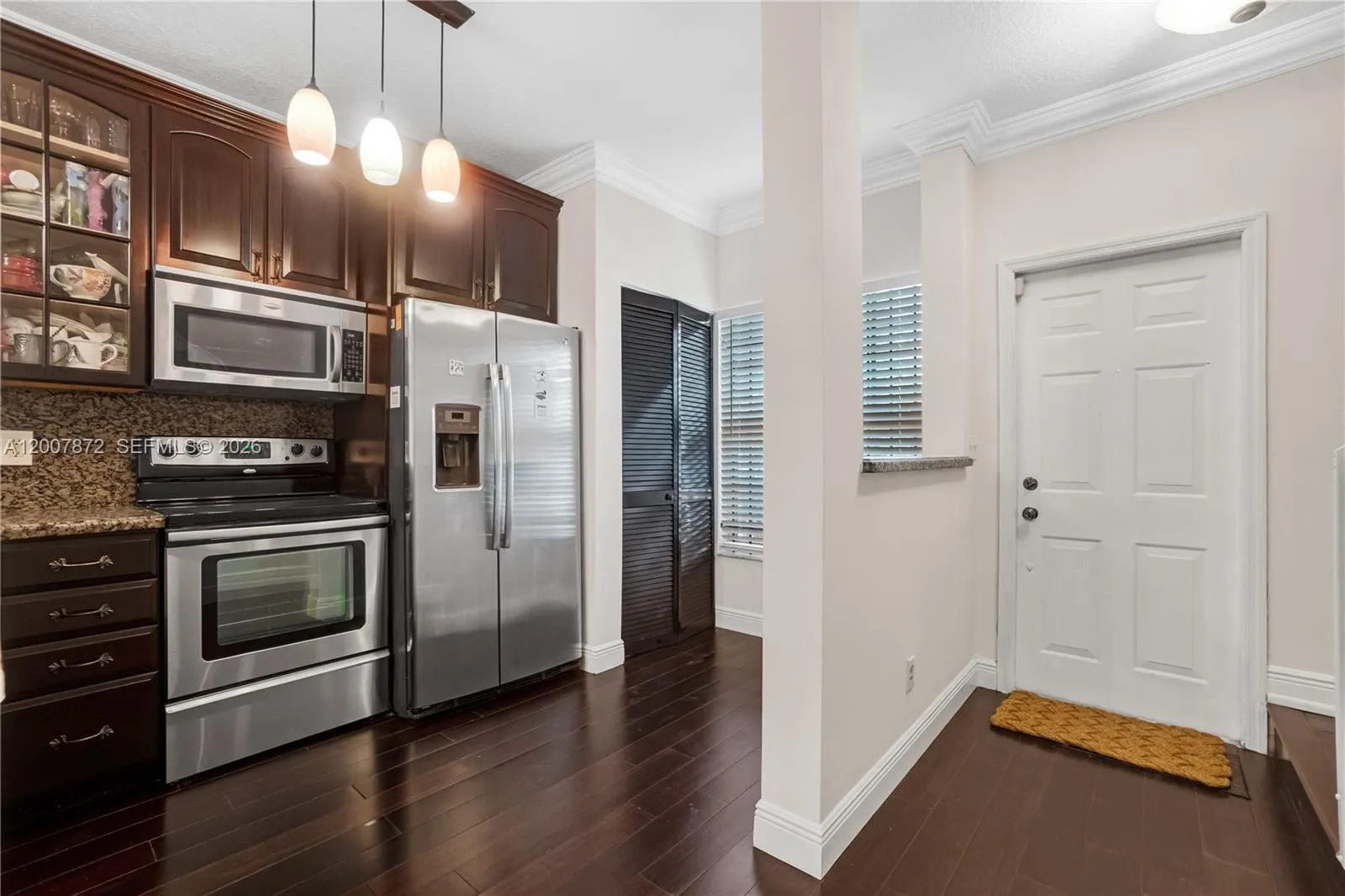 Foto de propiedad en 716 SW 122nd Avenue, Pembroke Pines, FL 33025 Pembroke Pines con MLS# 