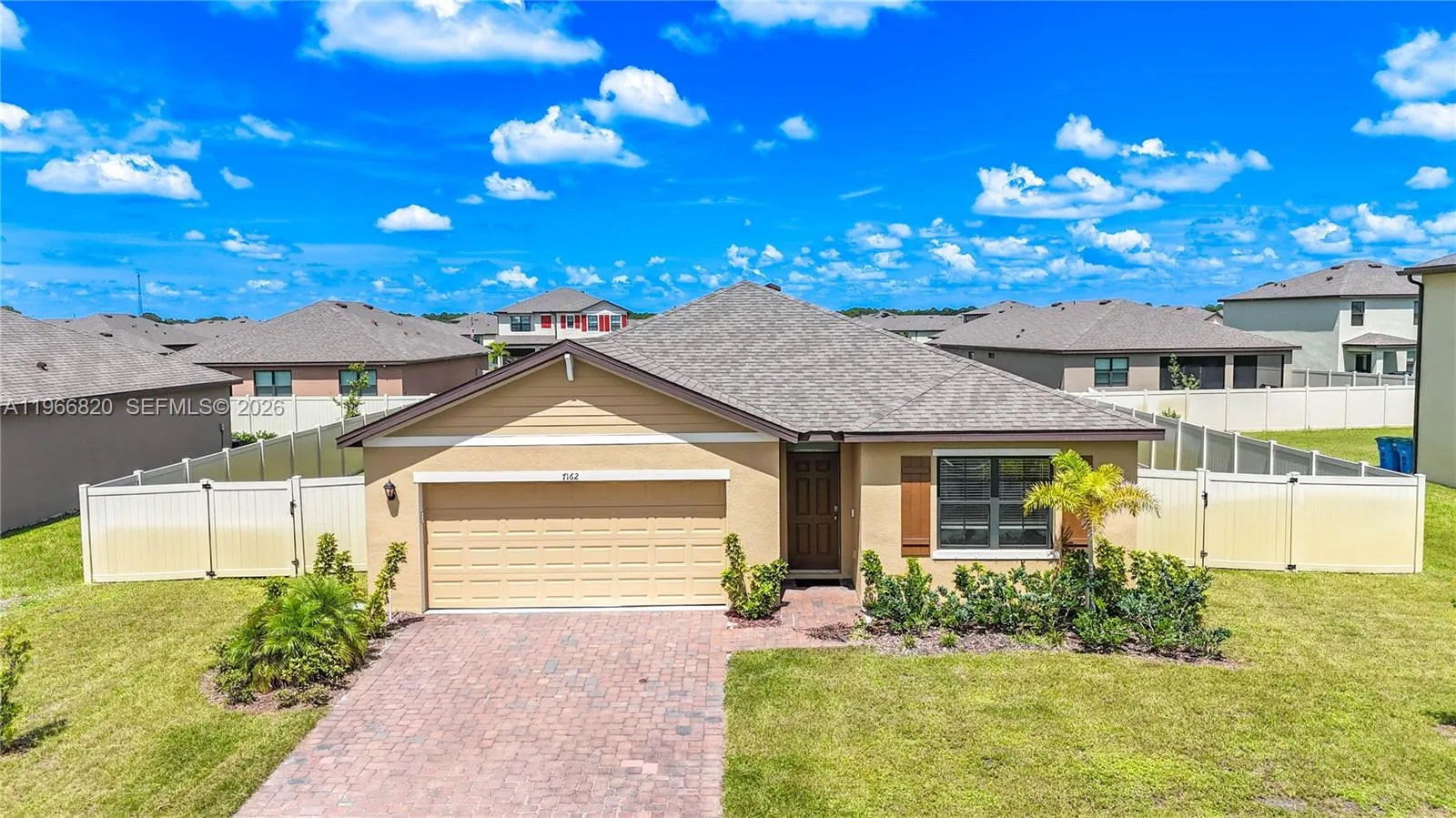 Foto de propiedad en 7162 Tigereye Way, Grant Valkaria, FL 32949 Grant Valkaria con MLS# 