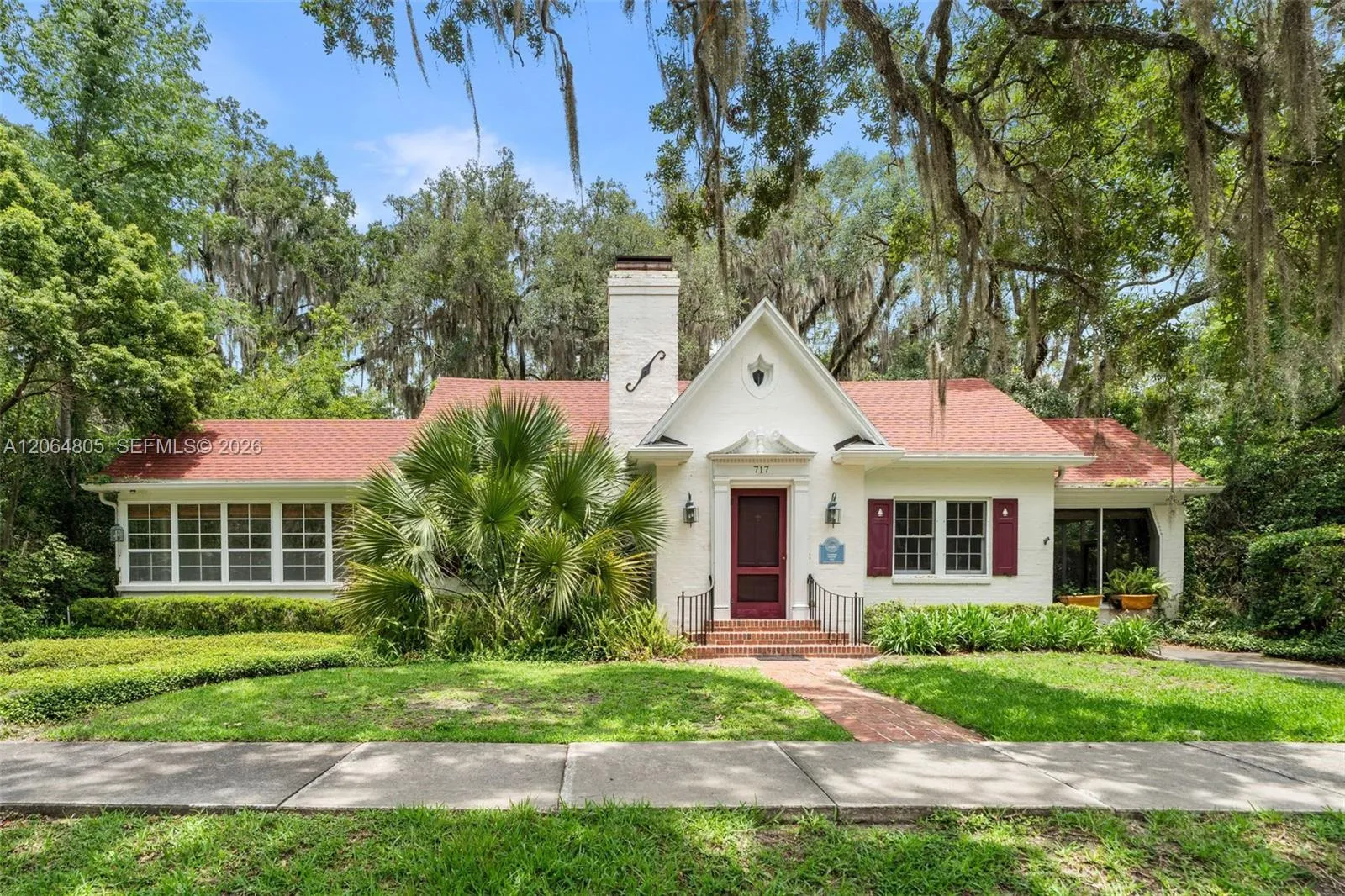 Foto de propiedad en 717 Ne Boulevard, Gainesville, FL 32601 Gainesville con MLS# 