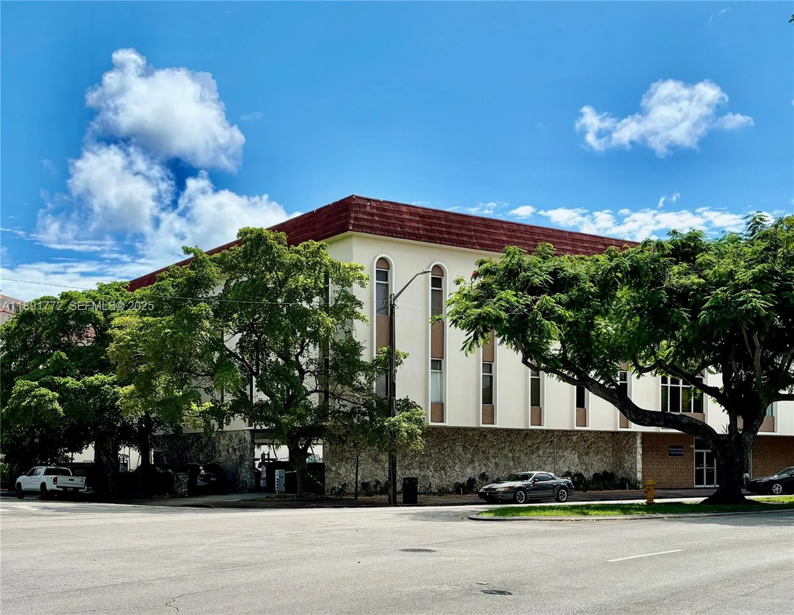 Foto de propiedad en 717 Ponce De Leon Boulevard 328, Coral Gables, FL 33134 Coral Gables con MLS# 