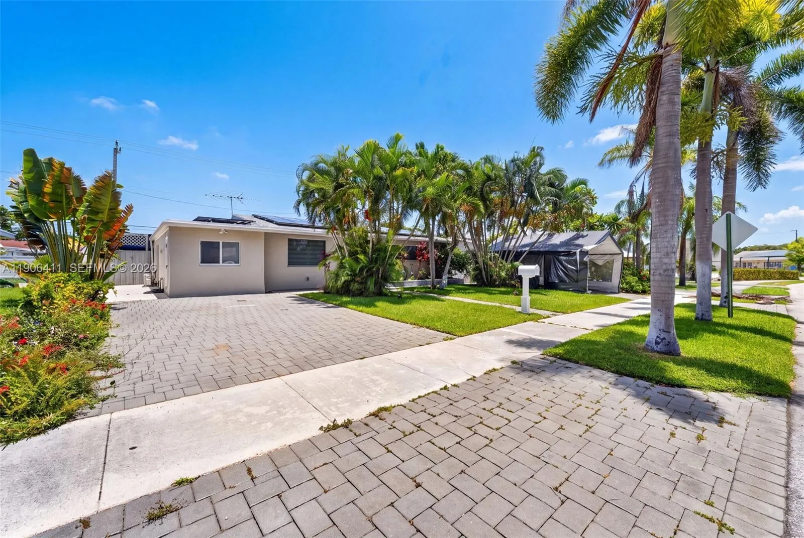 Foto de propiedad en 717 SE 2nd Street, Deerfield Beach, FL 33441 Deerfield Beach con MLS# 