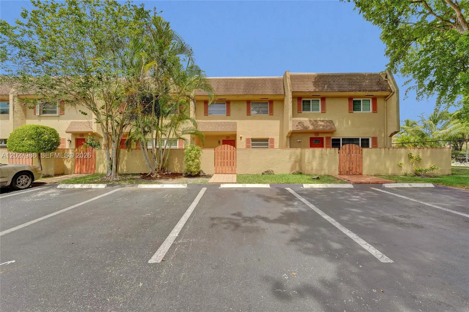 Foto de propiedad en 7175 Nova Drive 107, Davie, FL 33317 Davie con MLS# 