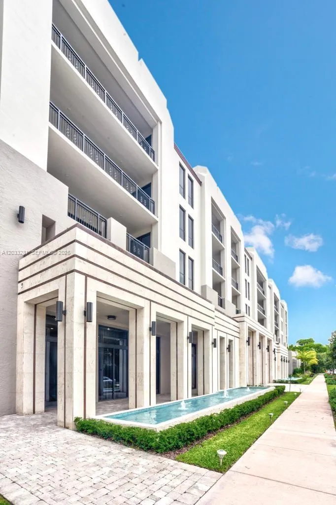 Foto de propiedad en 718 Valencia Avenue 202, Coral Gables, FL 33134 Coral Gables con MLS# 