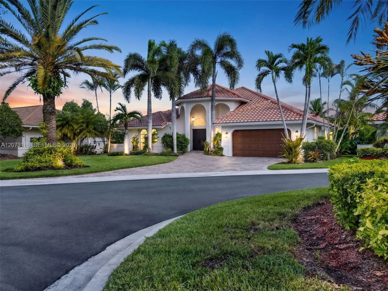 Foto de propiedad en 719 Crystal Court, Weston, FL 33326 Weston con MLS# 