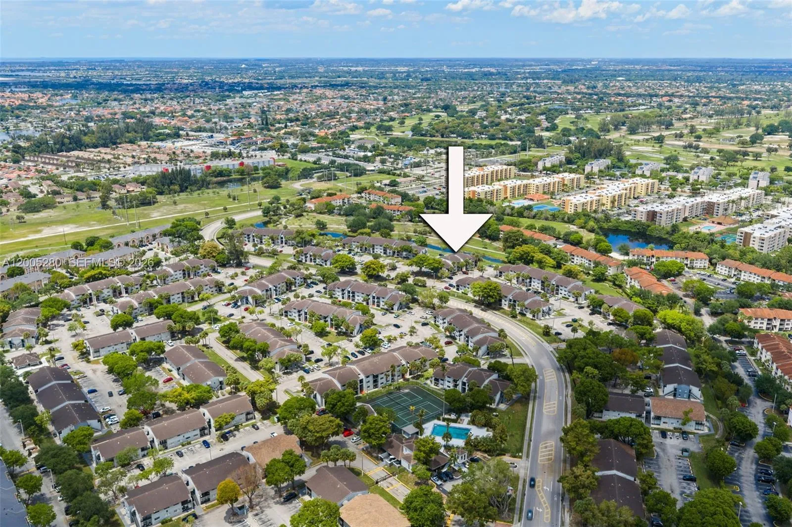 Foto de propiedad en 7195 NW 179th Street 106, Hialeah, FL 33015 Hialeah con MLS# 