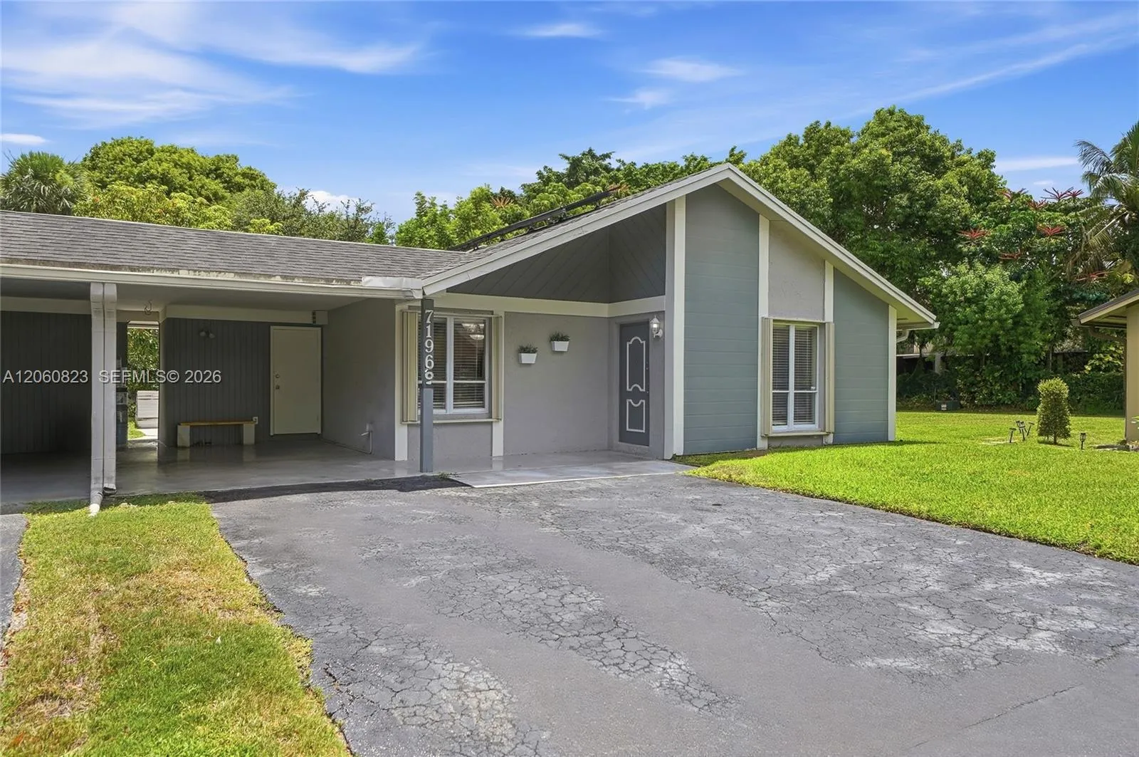 Foto de propiedad en 7196 SW 22nd Place 7196, Davie, FL 33317 Davie con MLS# 