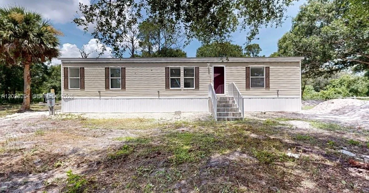 Foto de propiedad en 720 N Riverside Street, Clewiston, FL 33440 Clewiston con MLS# 