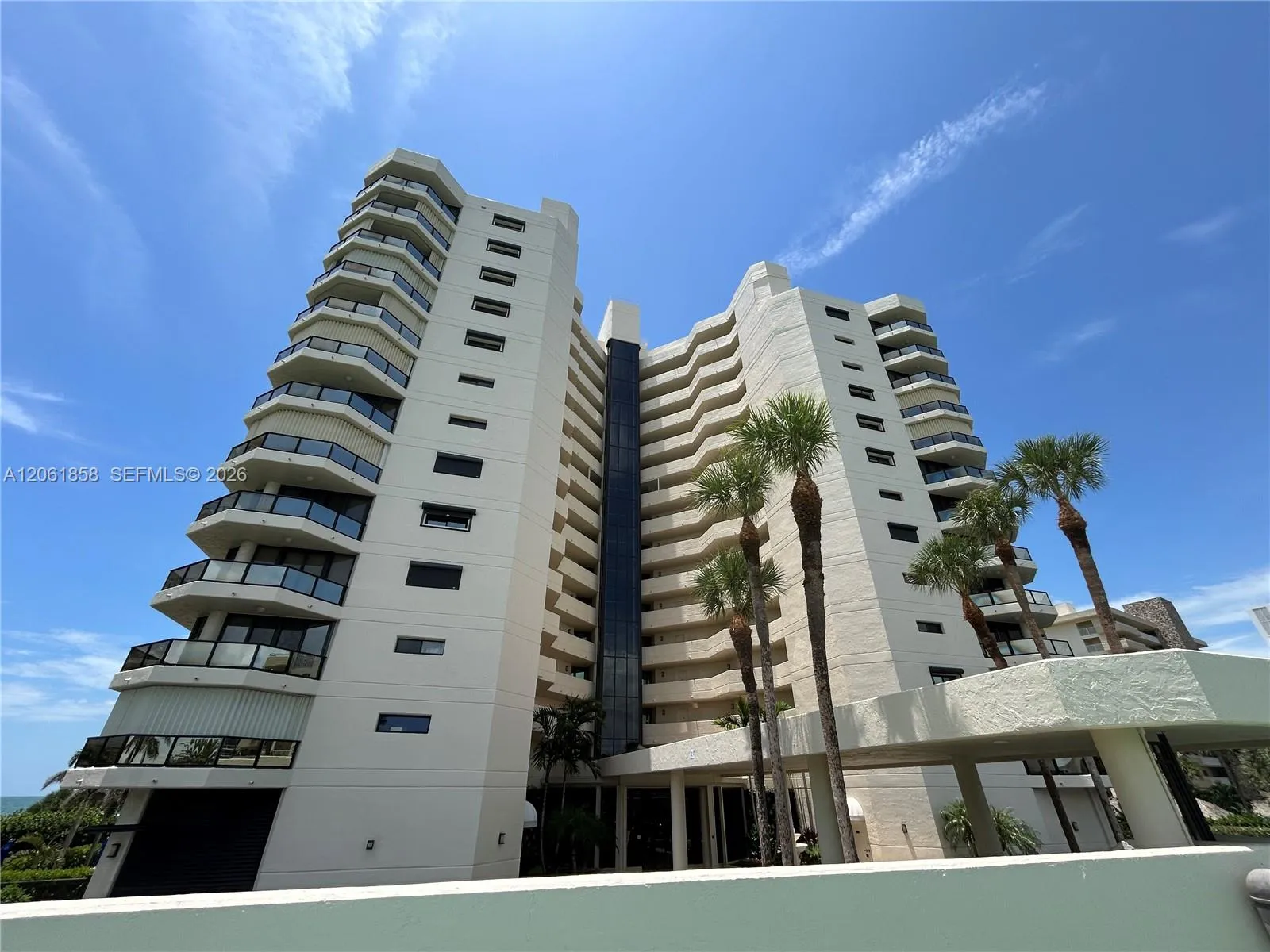 Foto de propiedad en 720 S Collier Boulevard 204, Marco Island, FL 34145 Marco Island con MLS# 