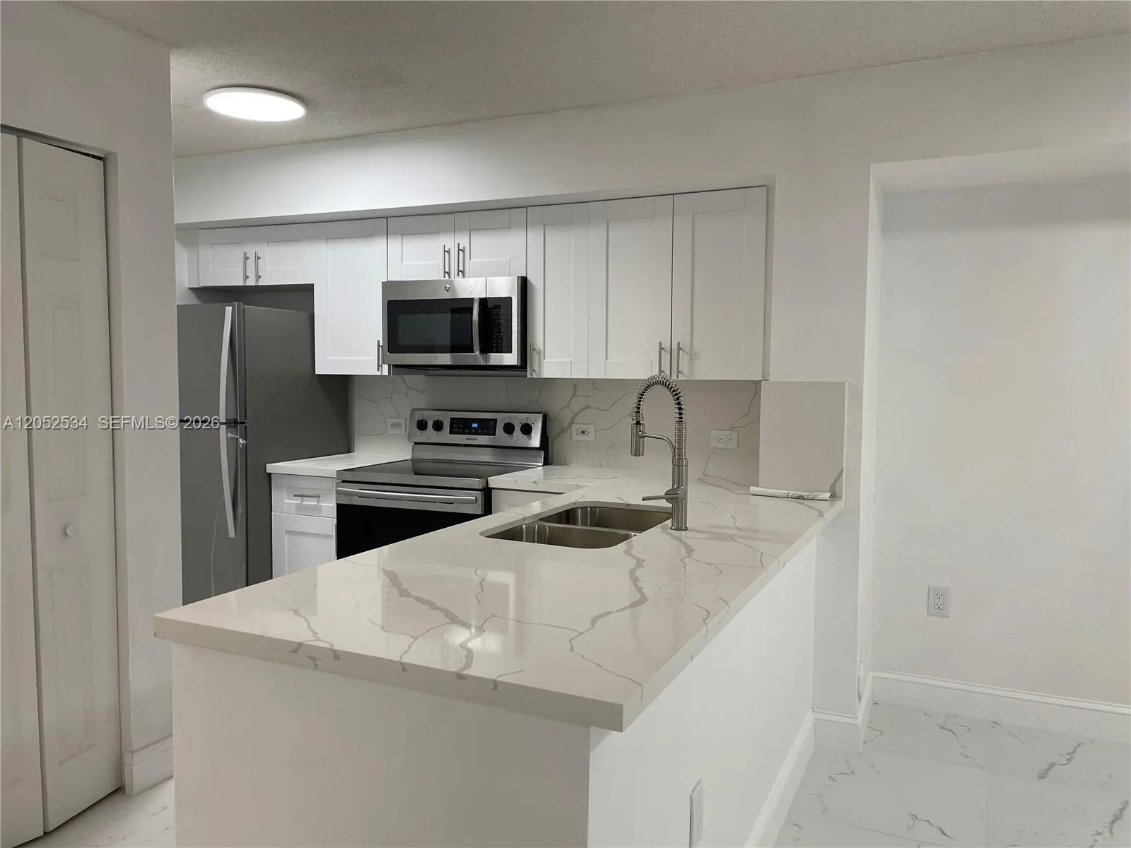 Foto de propiedad en 720 SW 111th Avenue 101, Pembroke Pines, FL 33025 Pembroke Pines con MLS# 
