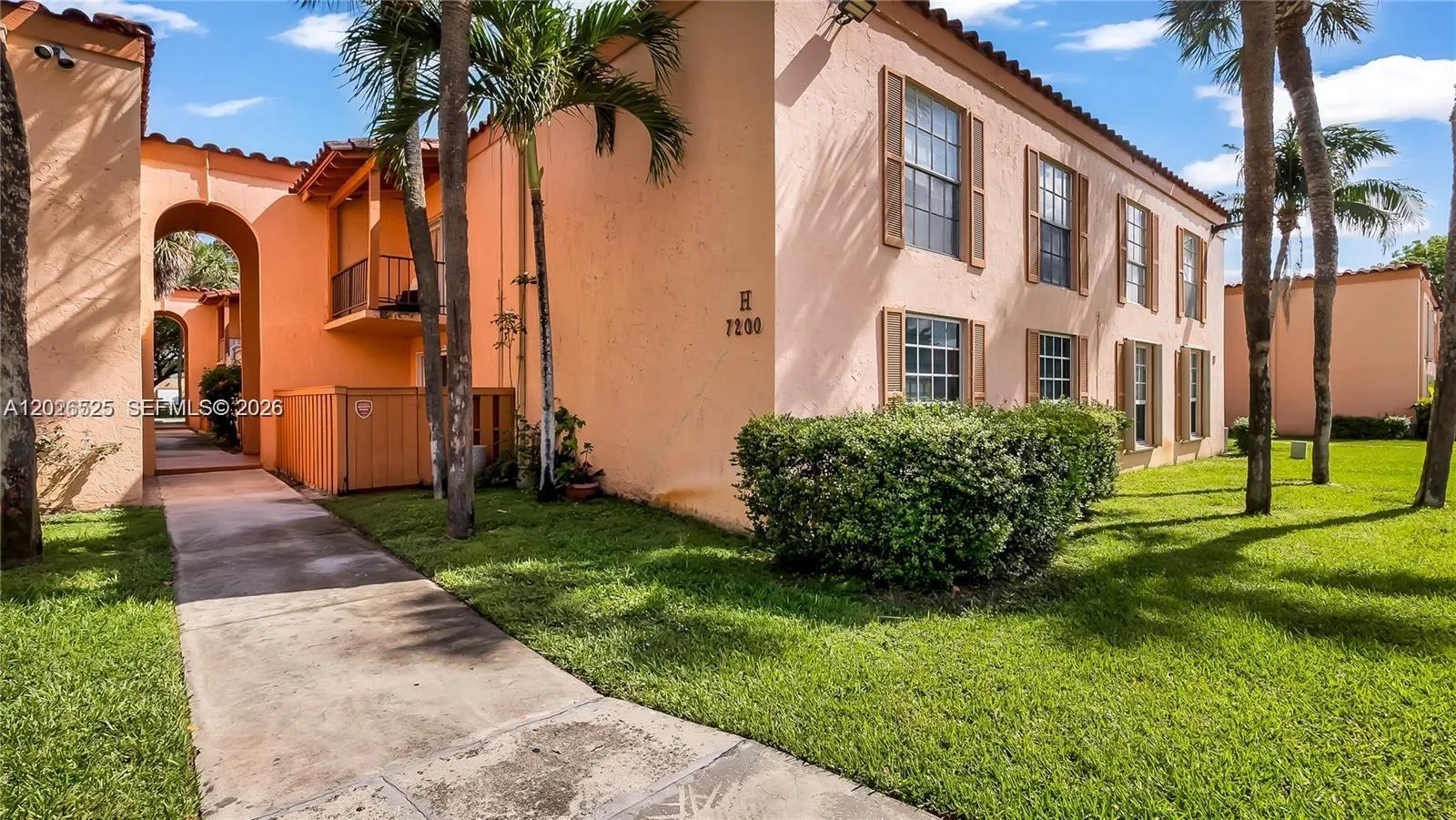 Foto de propiedad en 7200 Fairway Drive H12, Miami Lakes, FL 33014 Miami Lakes con MLS# 