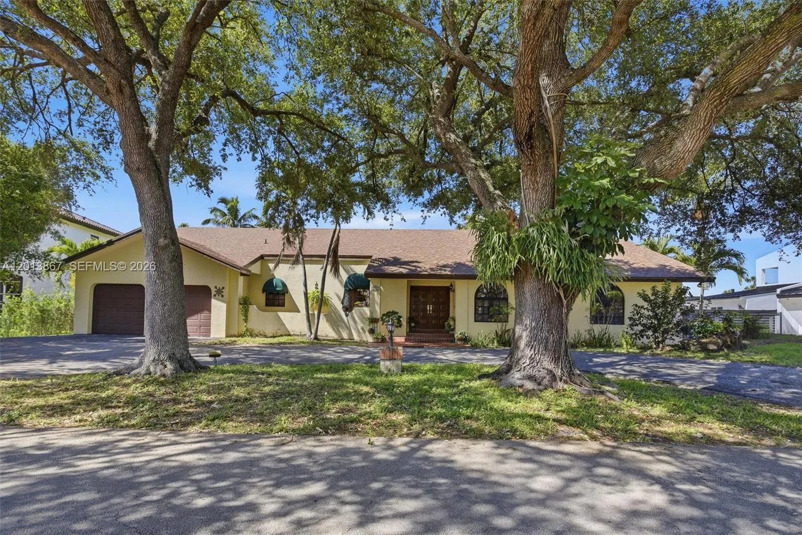 En Venta 7200 N Oakmont Drive, Hialeah, FL 33015, Hialeah, FL 33015