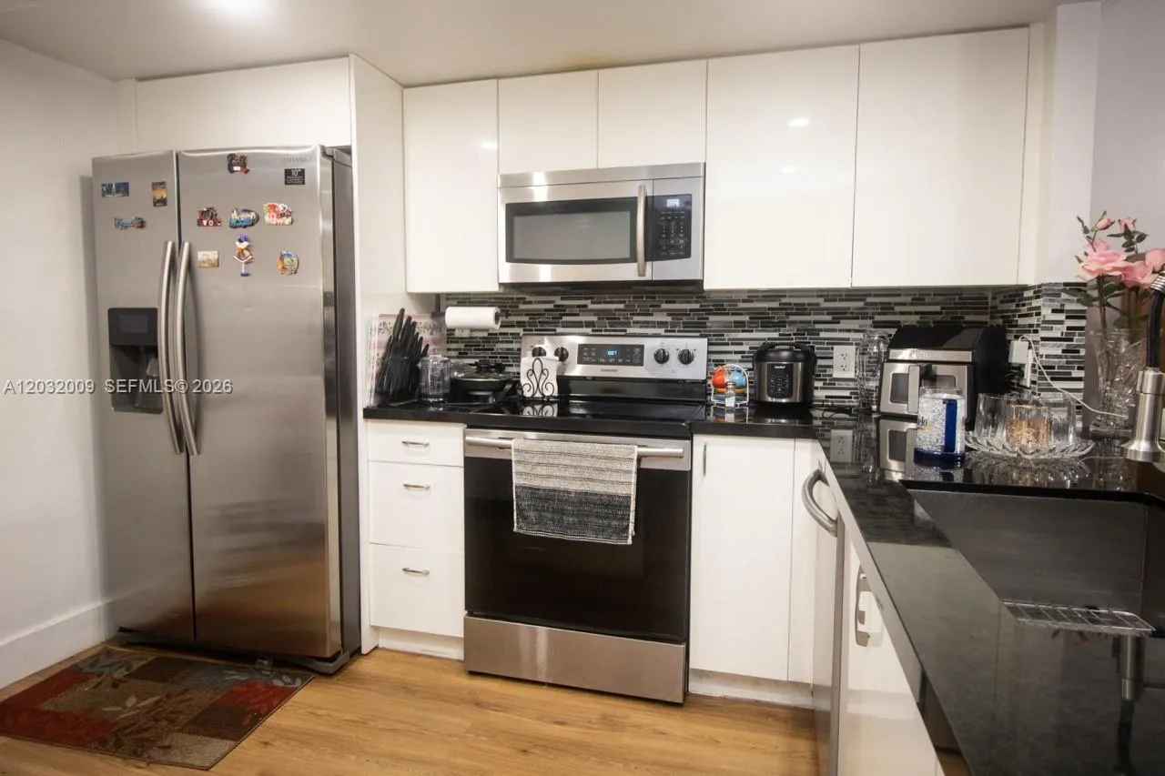 Foto de propiedad en 7200 NW 1st Street 103, Plantation, FL 33317 Plantation con MLS# 