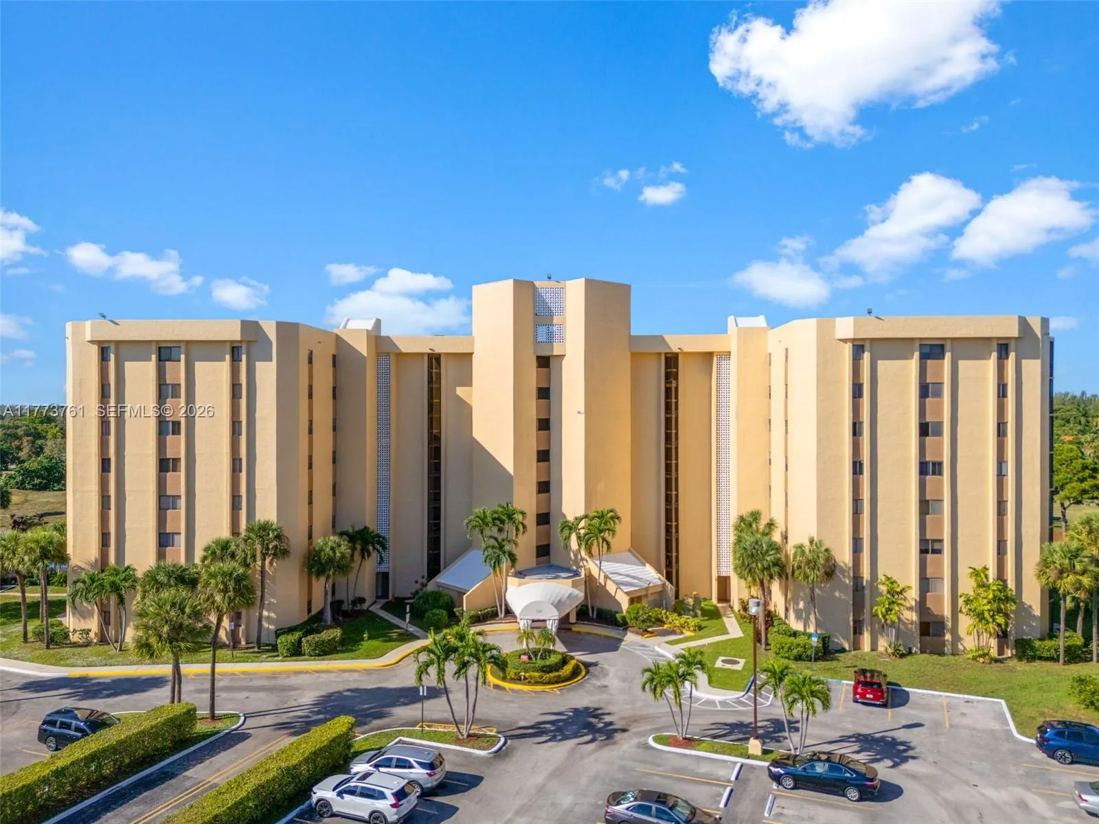 Foto de propiedad en 7200 Radice Court 709, Lauderhill, FL 33319 Lauderhill con MLS# 