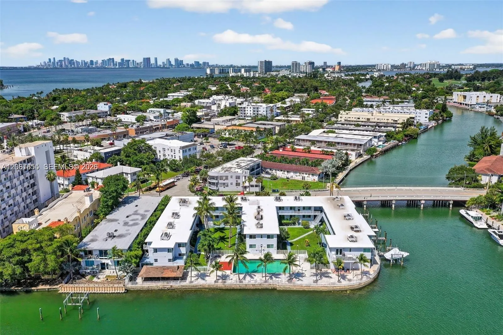 Foto de propiedad en 7207 Bay Drive 25, Miami Beach, FL 33141 Miami Beach con MLS# 