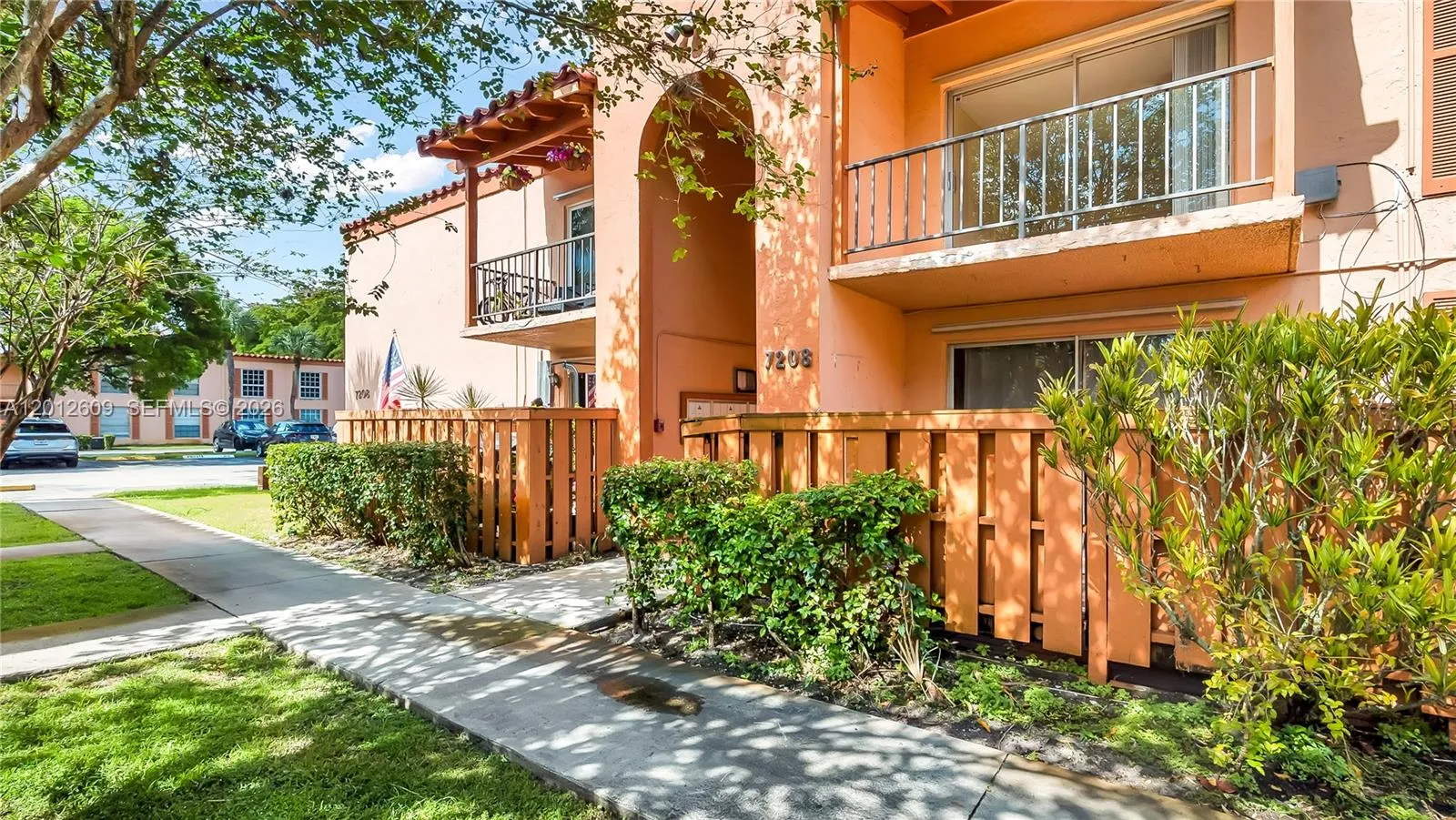 Foto de propiedad en 7208 Fairway Drive I9, Miami Lakes, FL 33014 Miami Lakes con MLS# 
