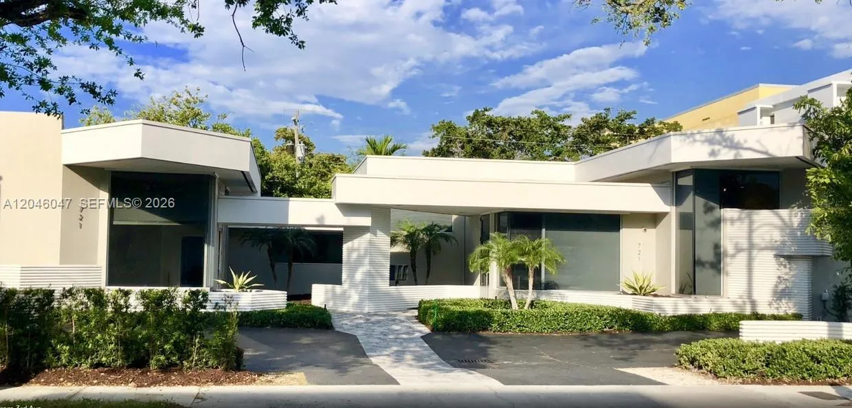 Foto de propiedad en 721 NE 3rd Avenue, Fort Lauderdale, FL 33304 Fort Lauderdale con MLS# 