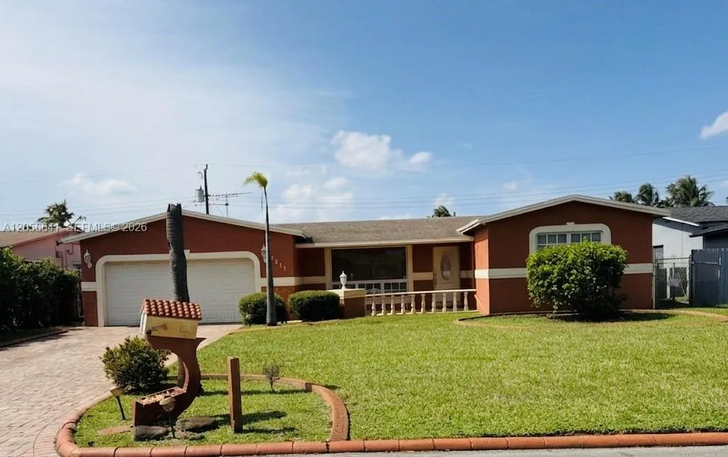 Foto de propiedad en 7211 Biltmore Boulevard A & B, Miramar, FL 33023 Miramar con MLS# 
