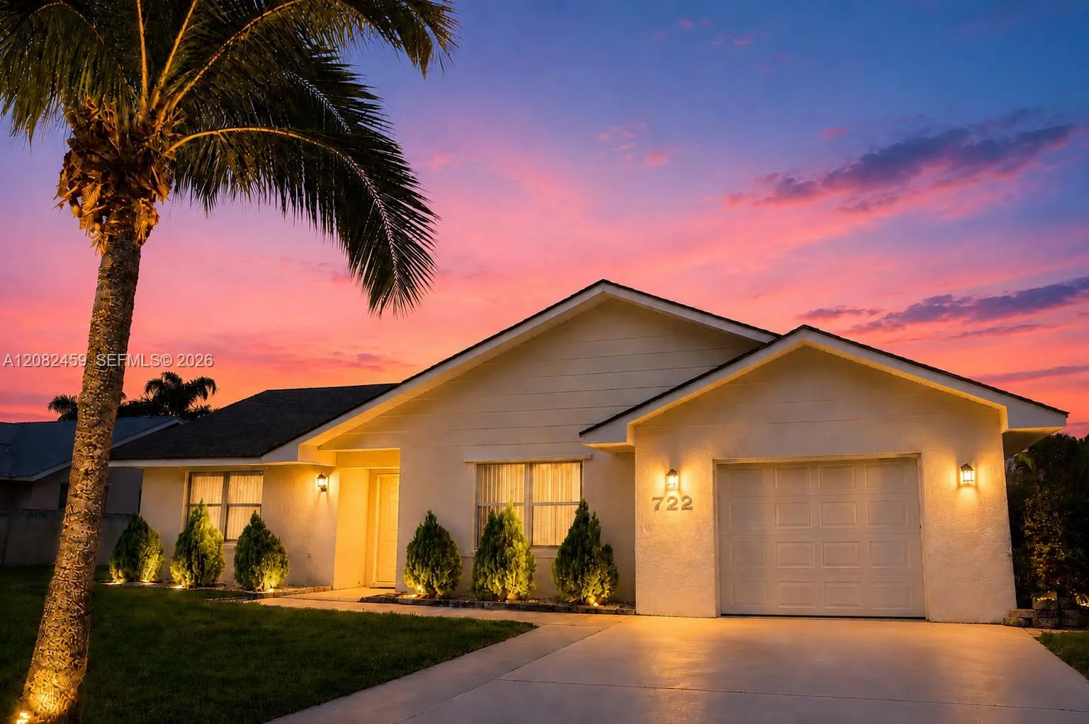 Foto de propiedad en 722 SE Thanksgiving Avenue, Port St. Lucie, FL 34984 Port St. Lucie con MLS# 