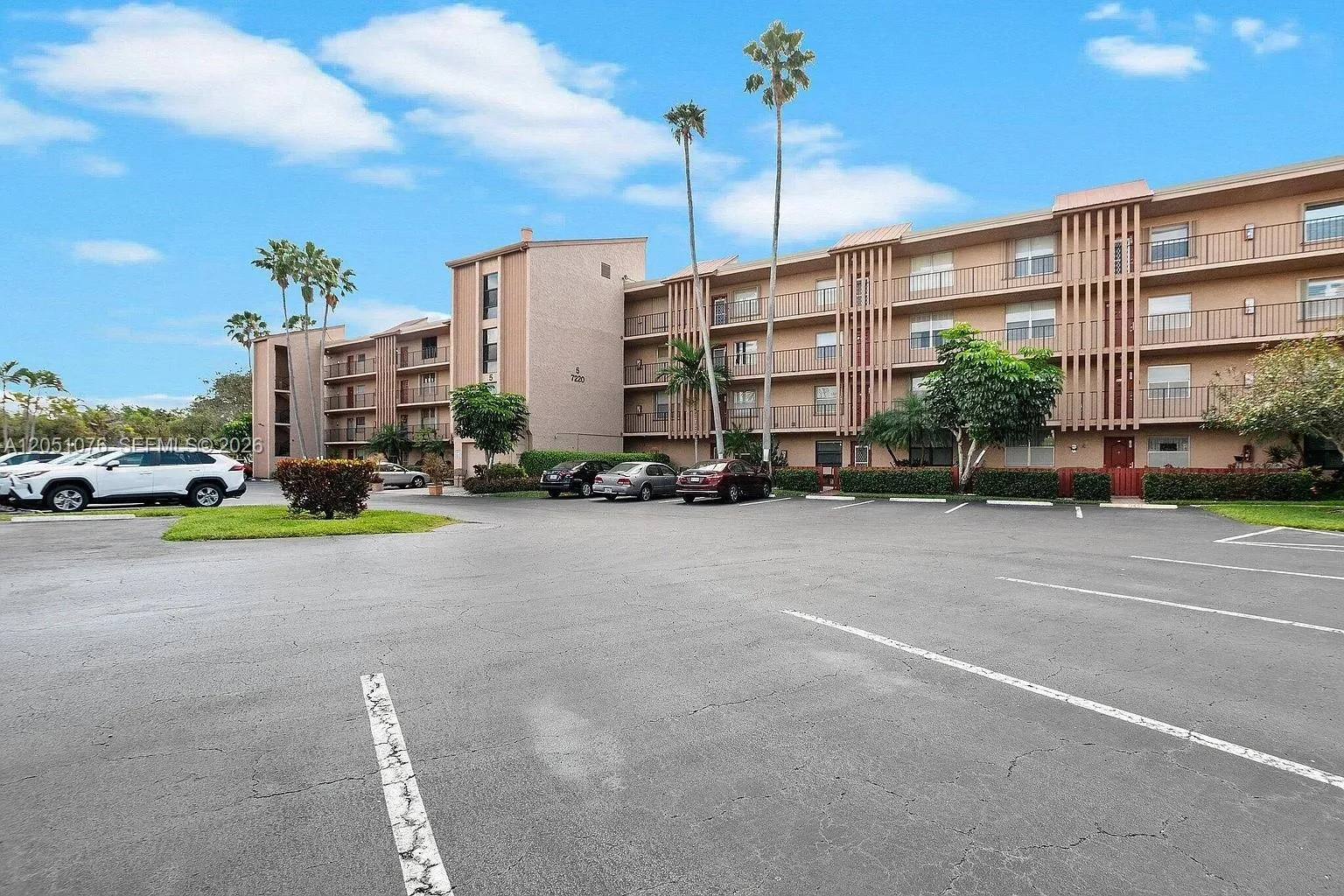 Foto de propiedad en 7220 Lake Cir Drive 301, Margate, FL 33063 Margate con MLS# 