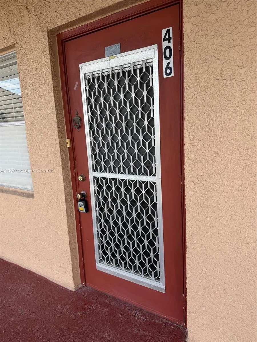 Foto de propiedad en 7220 Lake Cir Drive 406, Margate, FL 33063 Margate con MLS# 