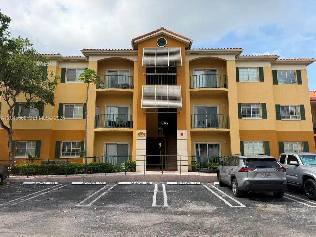 Foto de propiedad en 7220 NW 114th Avenue 105, Doral, FL 33178 Doral con MLS# 