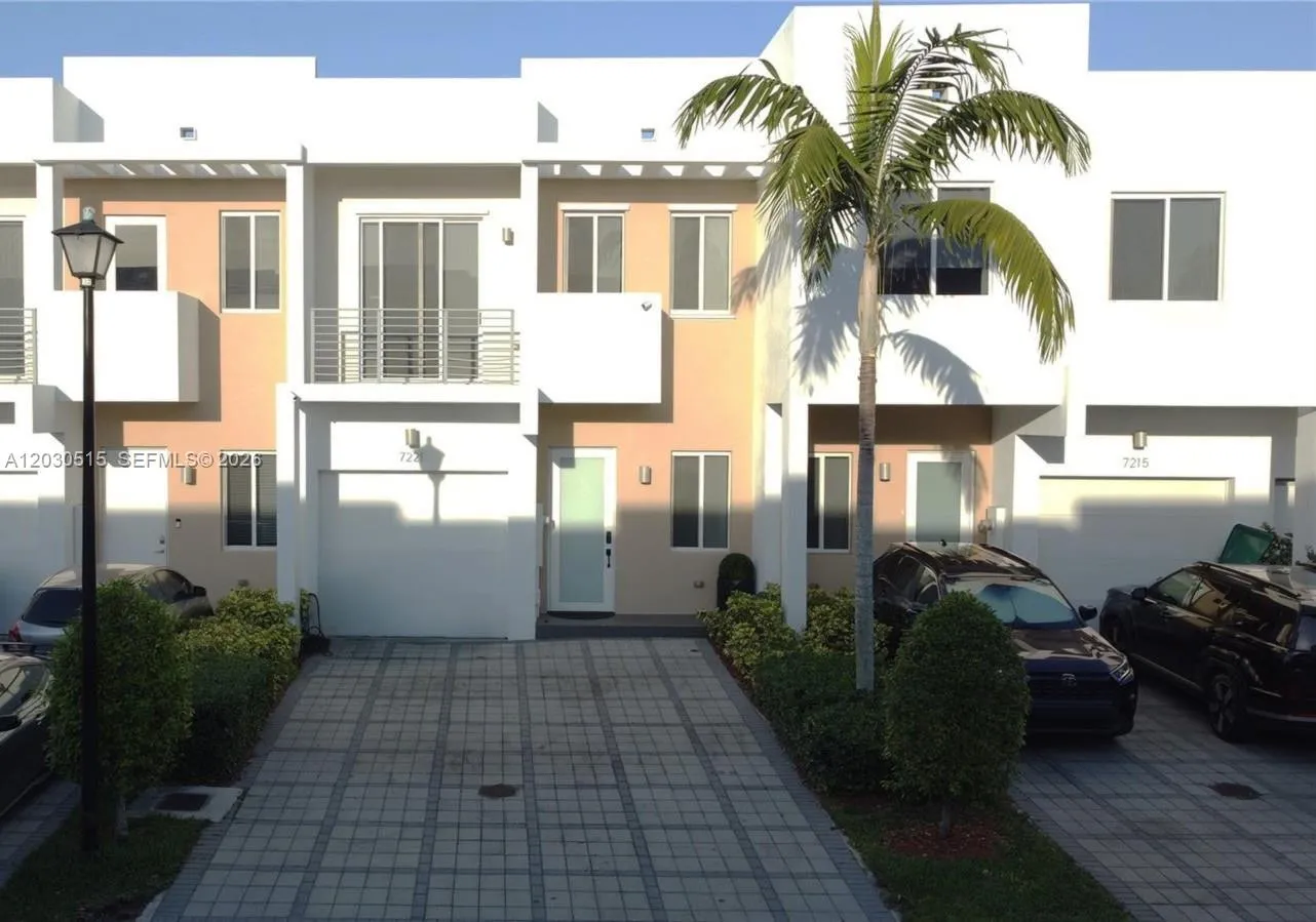 Vendido 7221 NW 103rd Path, Doral, FL 33178, Doral, FL 33178