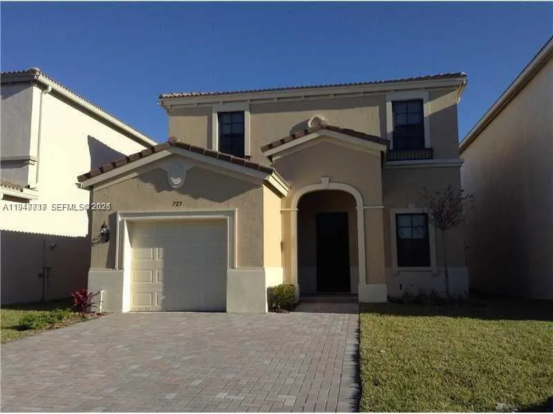Vendido 723 NE 193rd Street, Miami, FL 33179, Miami, FL 33179