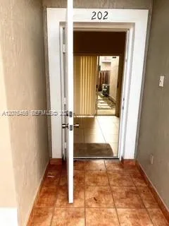 Foto de propiedad en 7231 NW 174 Terrace 202, Hialeah, FL 33015 Hialeah con MLS# 