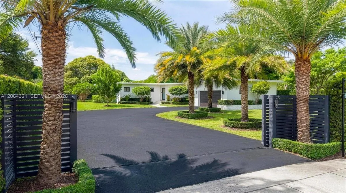 En Venta 7240 Sunset Drive, Miami, FL 33143, Miami, FL 33143