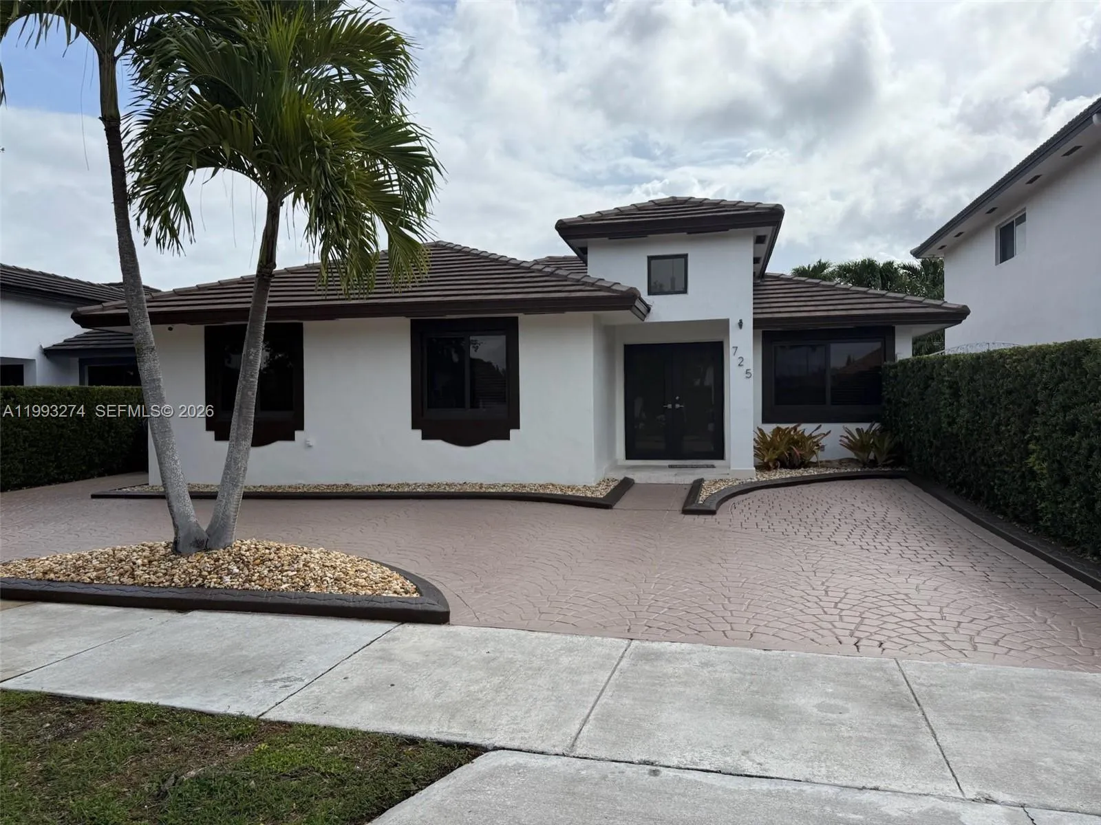 Foto de propiedad en 725 NW 135th Court, Miami, FL 33182 Miami con MLS# 