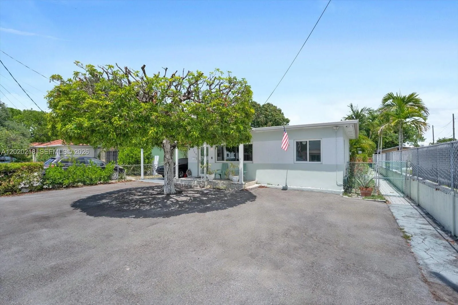 Foto de propiedad en 725 NW 24th Court, Miami, FL 33125 Miami con MLS# 