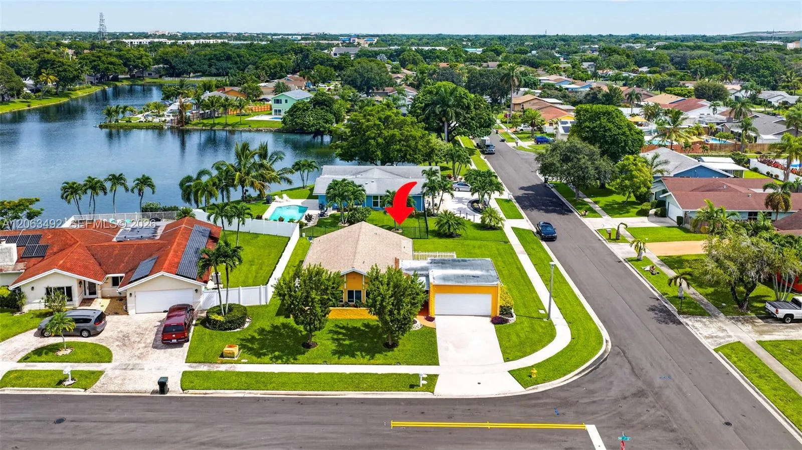 Foto de propiedad en 725 NW 49th Avenue, Coconut Creek, FL 33063 Coconut Creek con MLS# 
