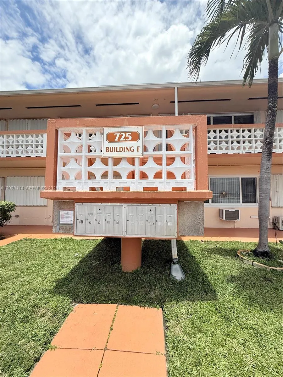 En Venta 725 SW 11 Avenue F8, Hallandale Beach, FL 33009, Hallandale Beach, FL 33009