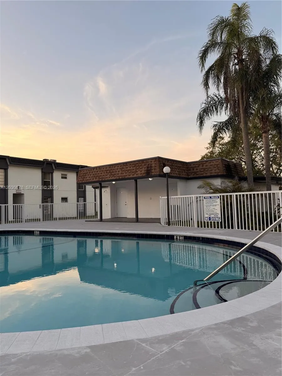 Foto de propiedad en 7250 SW 94th Place B8, Miami, FL 33173 Miami con MLS# 