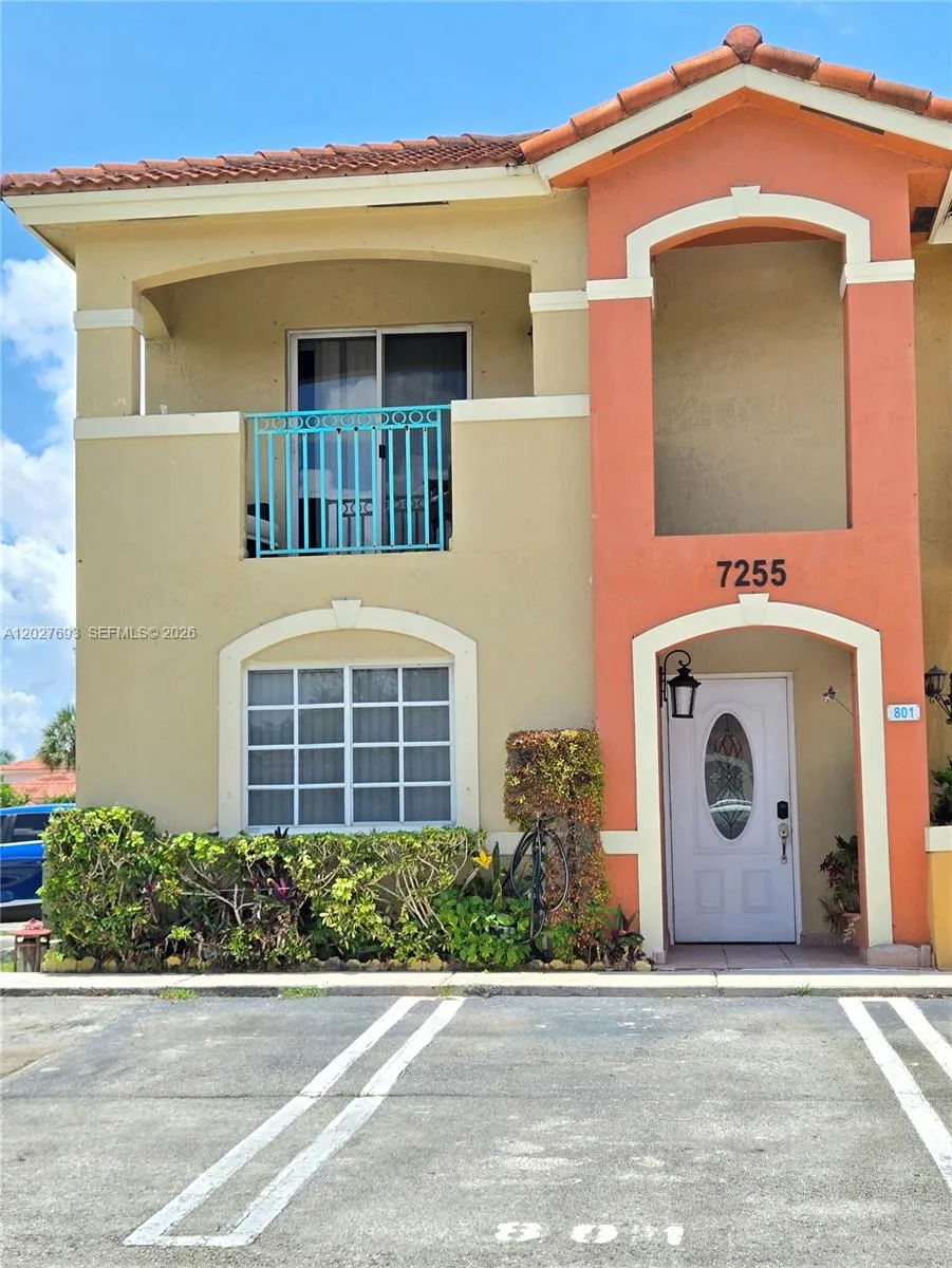 Foto de propiedad en 7255 NW 173rd Drive 801-8, Hialeah, FL 33015 Hialeah con MLS# 