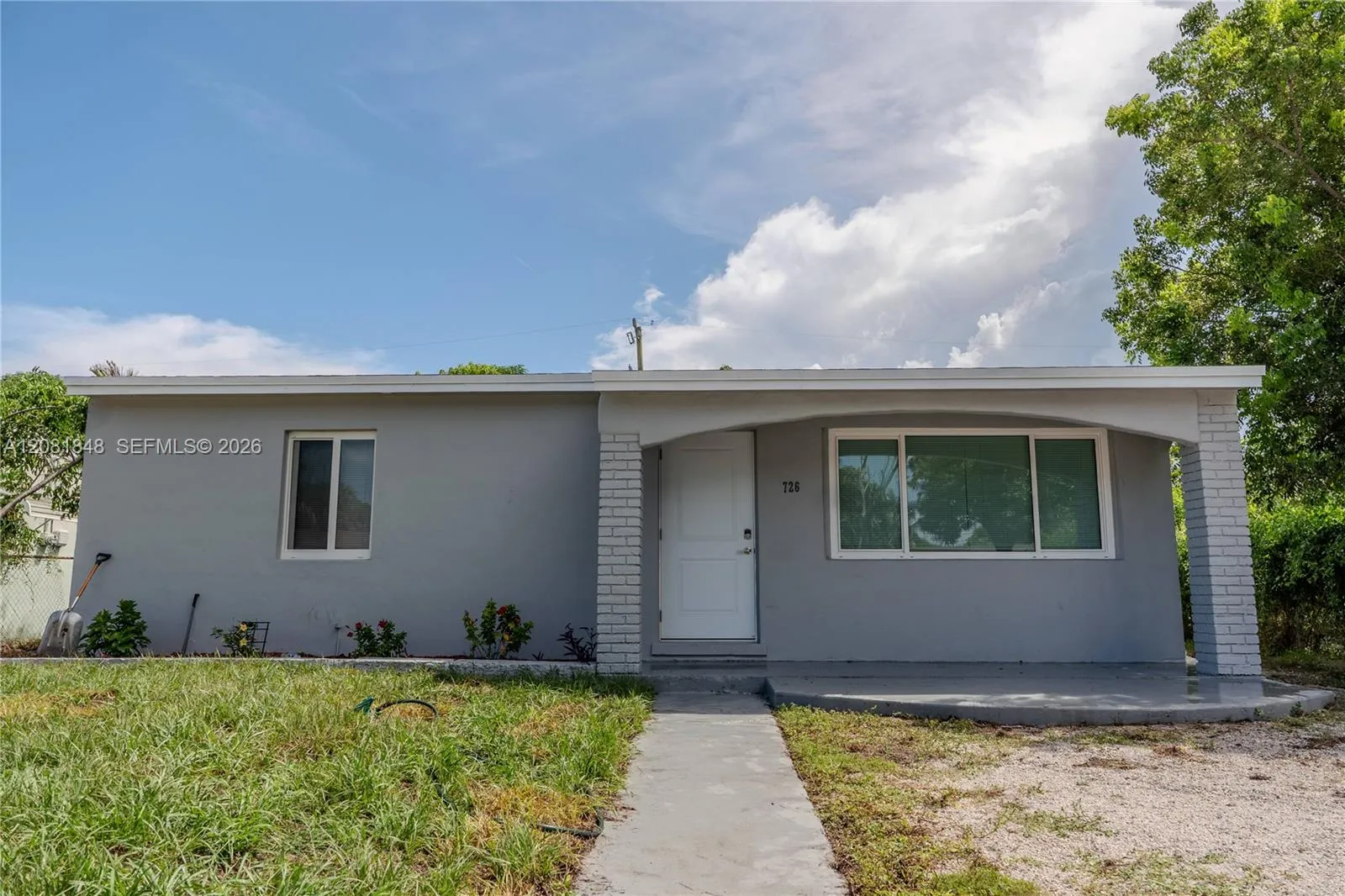 Foto de propiedad en 726 56th Street, West Palm Beach, FL 33407 West Palm Beach con MLS# 