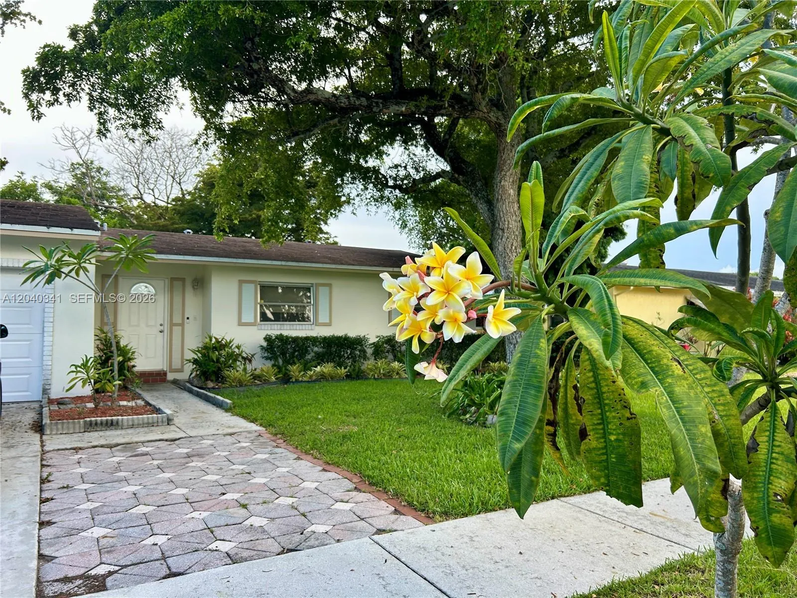 Foto de propiedad en 7262 SW 1st Street, Margate, FL 33068 Margate con MLS# 