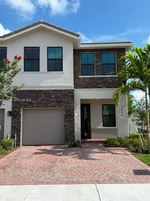 Foto de propiedad en 7264 SW 46 7264, Davie, FL 33314 Davie con MLS# 