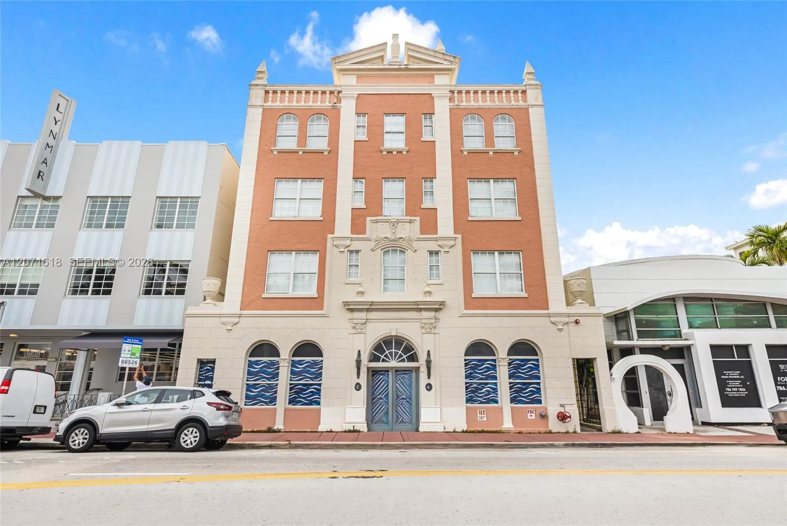 Foto de propiedad en 727 Collins Avenue, FL 33139  con MLS# 
