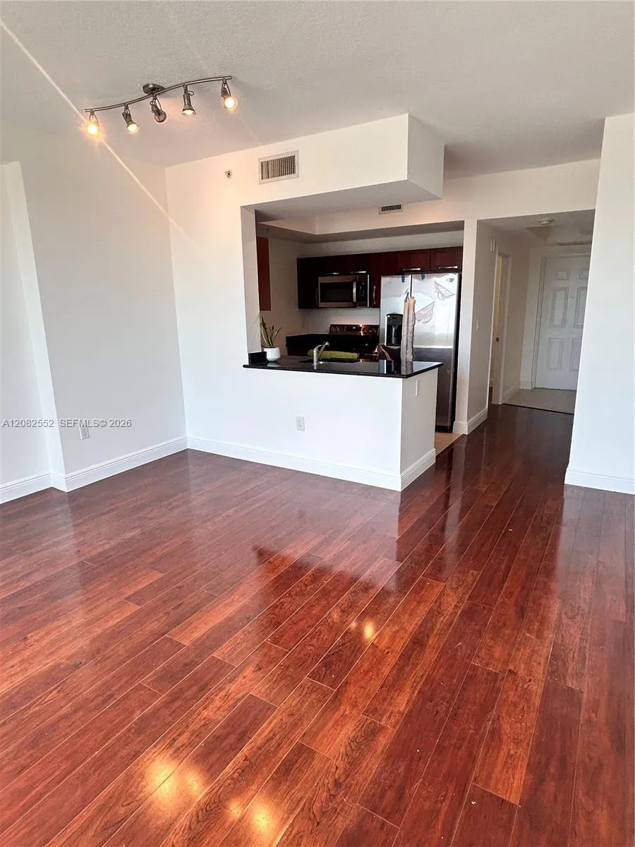 Foto de propiedad en 7275 SW 90th Way 605, Miami, FL 33156 Miami con MLS# 