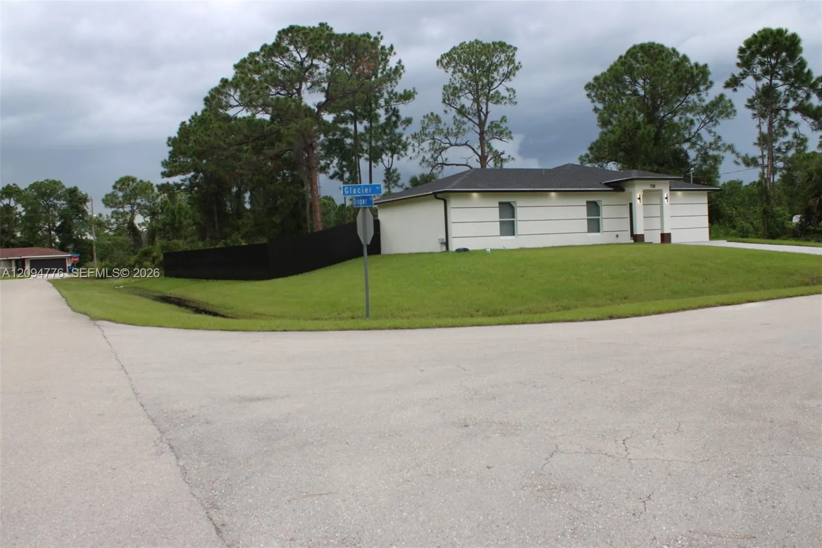 En Venta 728 Glacier Avenue, FL 33974, FL 33974