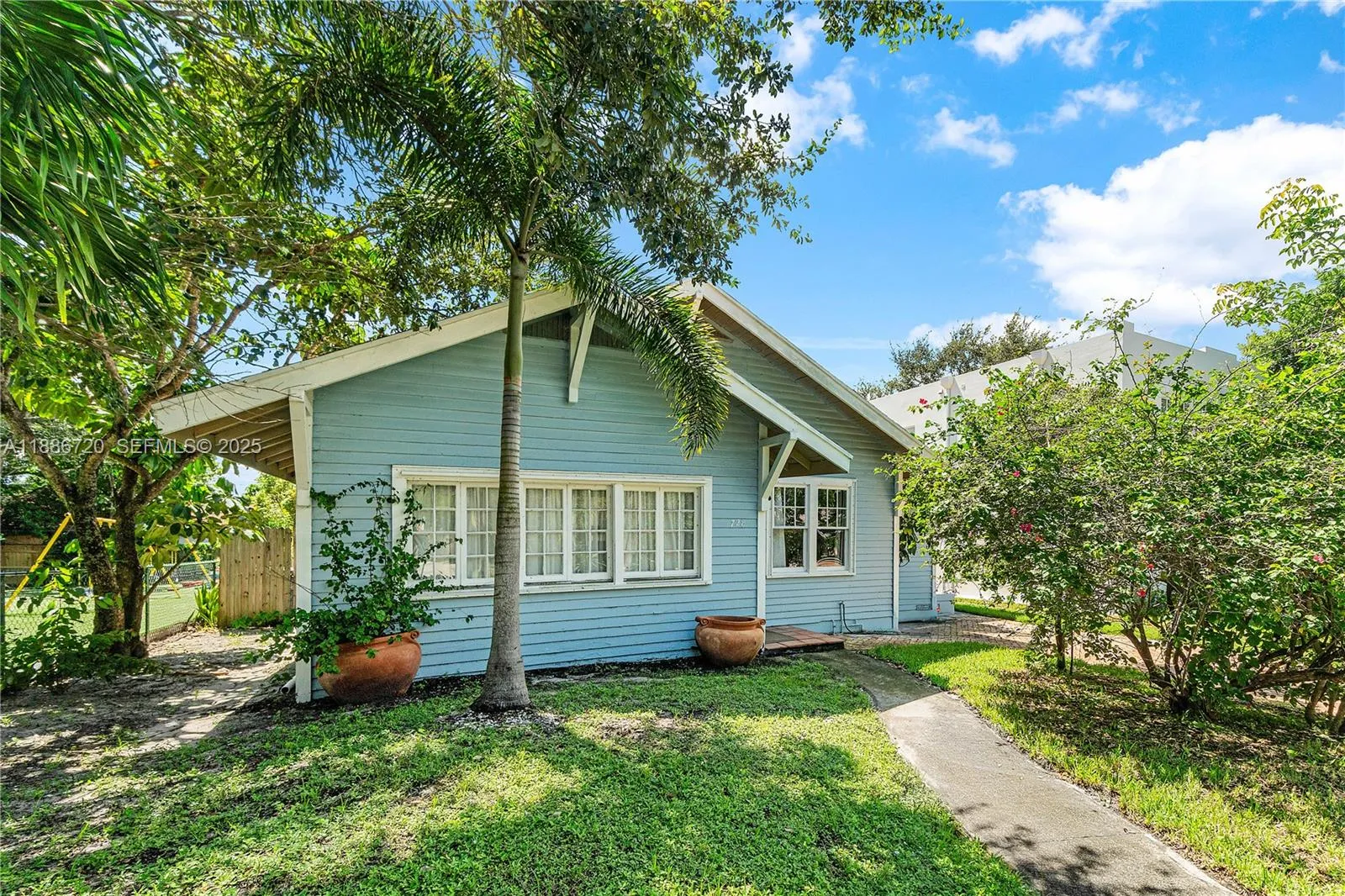 Foto de propiedad en 728 Newark Street, West Palm Beach, FL 33401 West Palm Beach con MLS# 