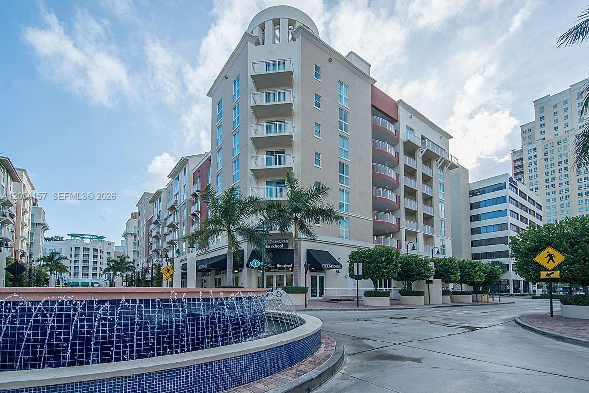 Foto de propiedad en 7280 SW 89th Street D502, Miami, FL 33156 Miami con MLS# 